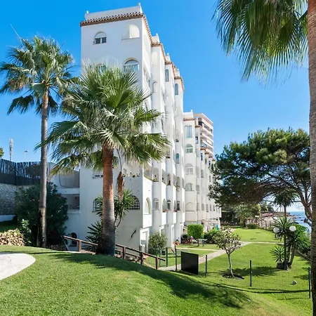 Oceanfront Apartment *